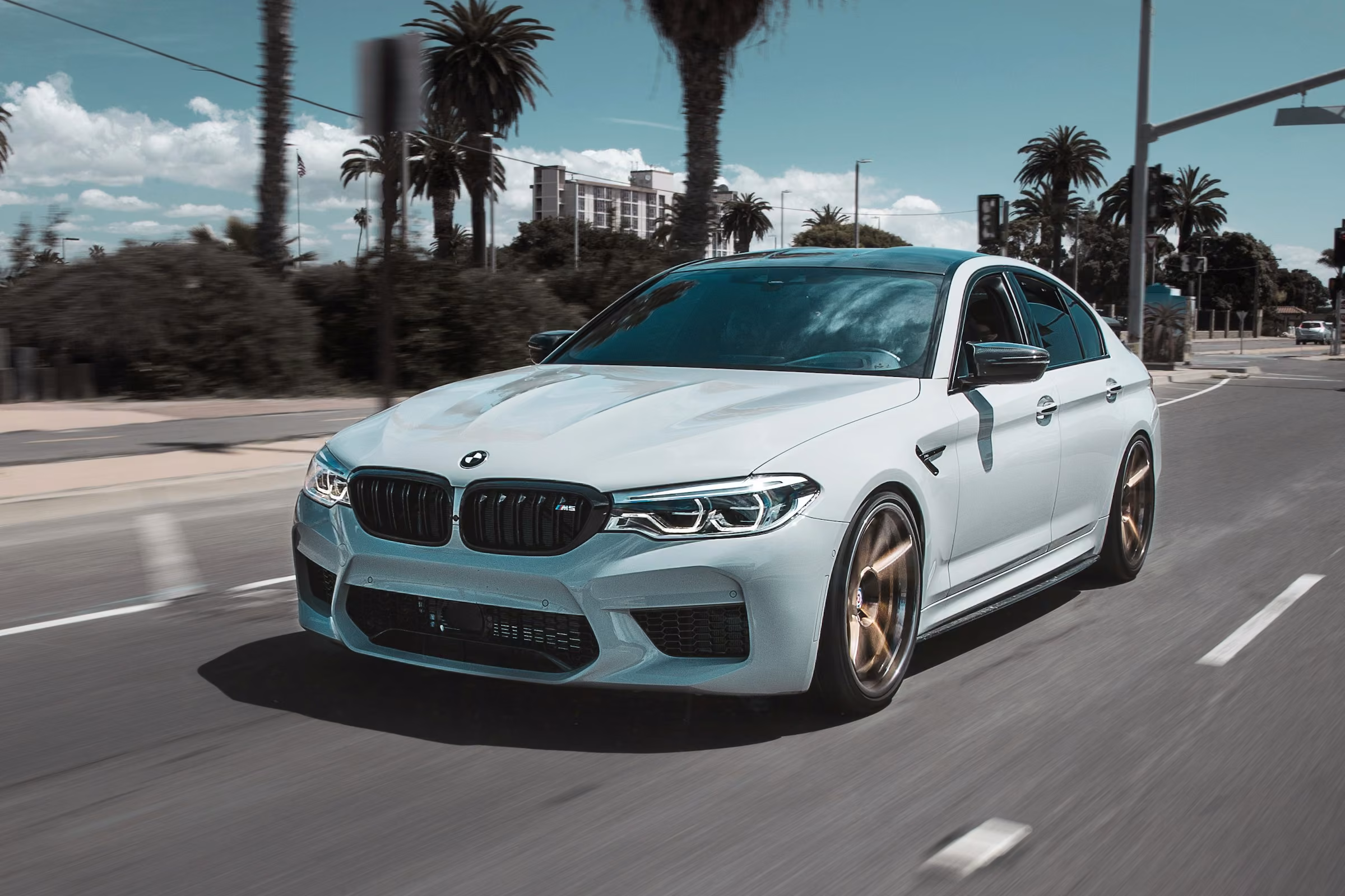 BMW M4 CSL · в наличии